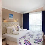 Zeus Hotel