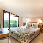 Zeus Hotel 3*